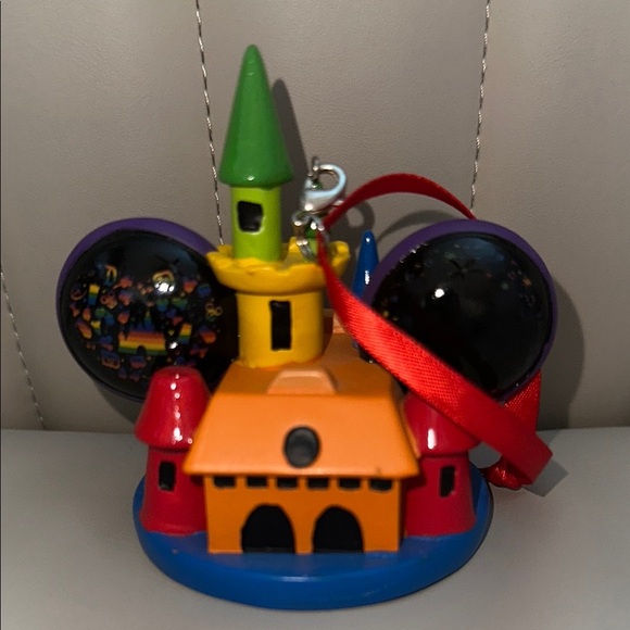 Costa Alavezos for Disney Castle Ornament - Picture 2 of 3